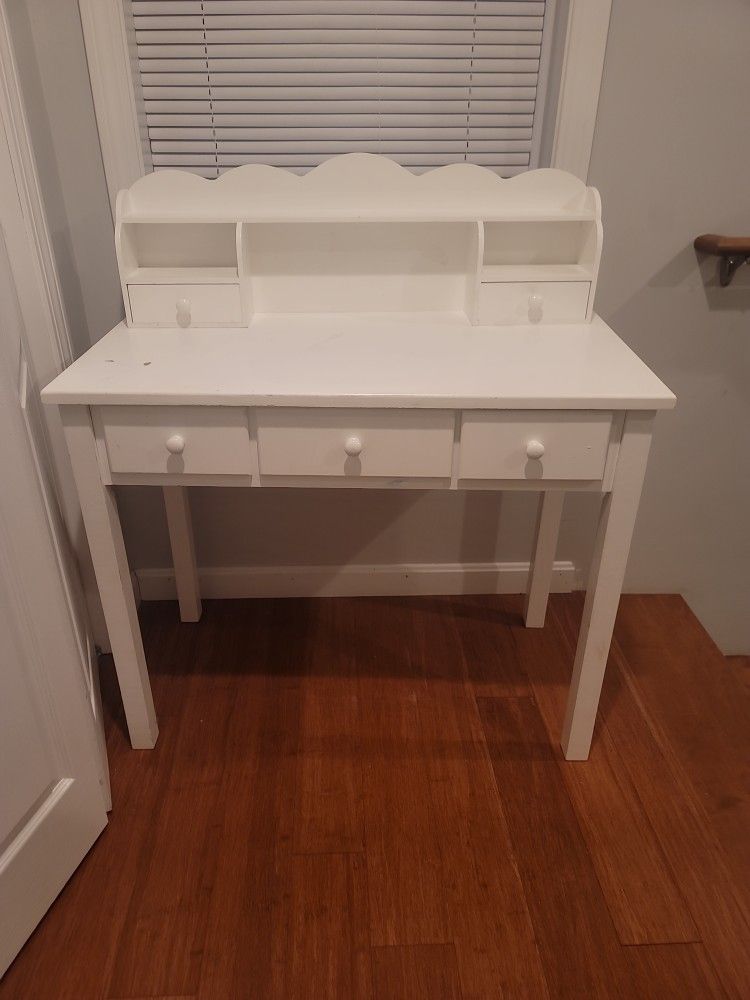White Desk With 5 Little Drawers