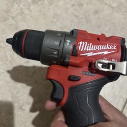 Milwaukee Drill M12