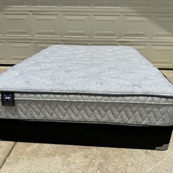 Sealy Queen Size Mattress And Box Spring 