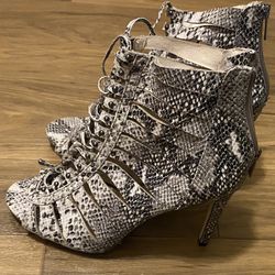 Vince Camuto Heels / 9.5 New 