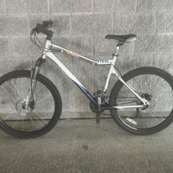 Giant Yukon fat tire mountain bike