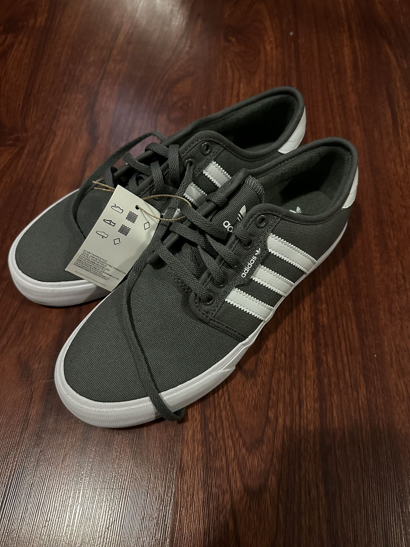 Adidas Seeley XT - Mens size 8