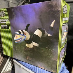 Spirit  Halloween Ground Breaking Beetlejuice Sandworm Prop