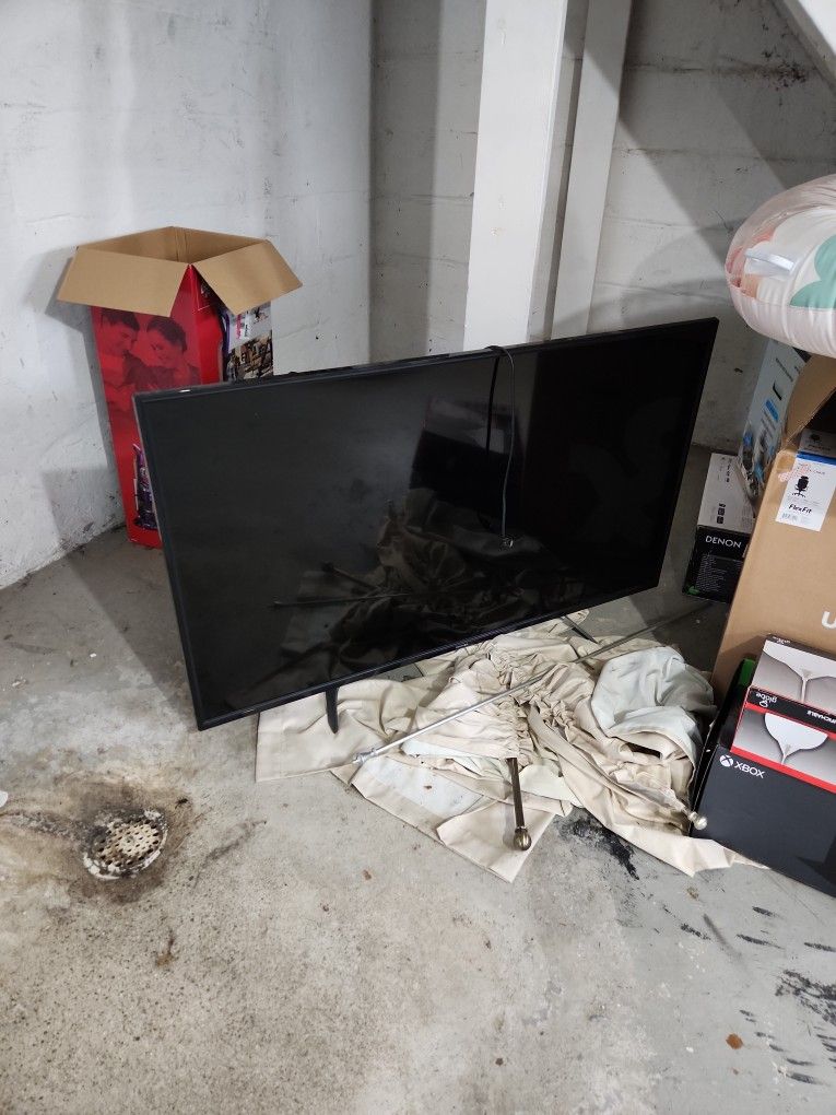 [Broken, Read Desc] Toshiba 56 Inch Flat Screen TV. PRICE IS FIRM