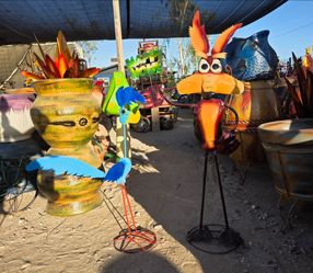 Fun characters 🐸Metal Art Imports & Planters
