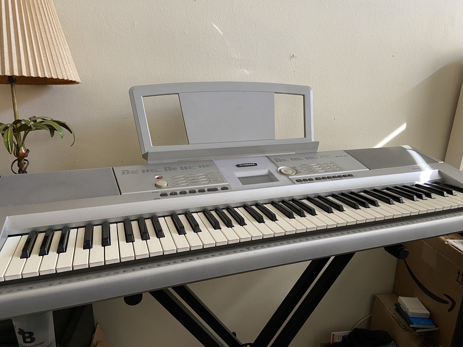 Yamaha DGX-205 Digital Keyboard