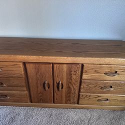 Bedroom set solid wood!