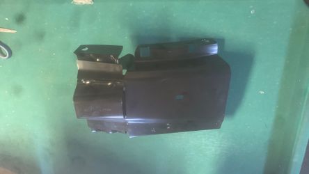 Chevrolet express and GMC Savanna outer front passenger side mounting  bracket 2003-2023