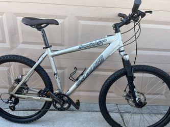 26"x2.0. SPECIALIZED ROCKHOPPER PRO MENS MOUNTAIN BIKE. (L)19". ALUMINUM. 24 SPEEDS NEW TIRES FRESHLY TUNE UP 👌🏼