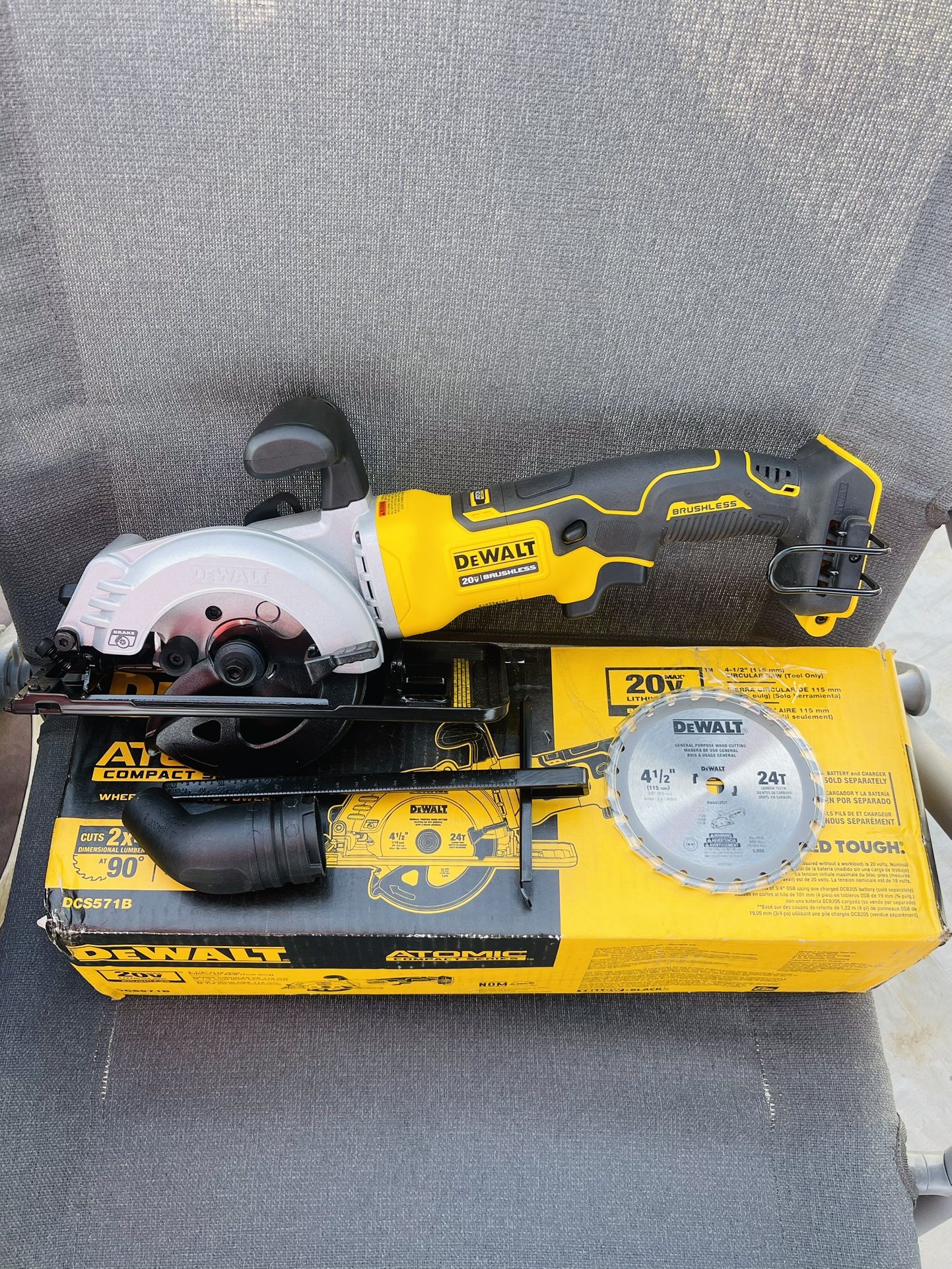 DEWALT ATOMIC 20V MAX Cordless Brushless 4-1/2 in. Circular Saw (Tool Only)