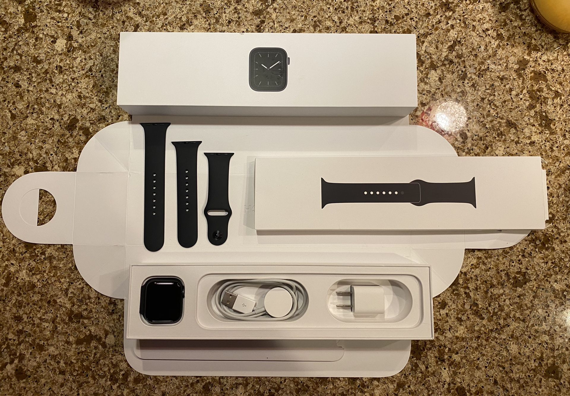 Apple Watch Series 5 - 40mm - Space Gray