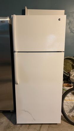 Top-Freezer Refrigerator