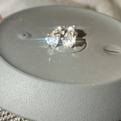 1 Carat GIA Certified H color VS1 Diamond Earrings With Platinum Holdings