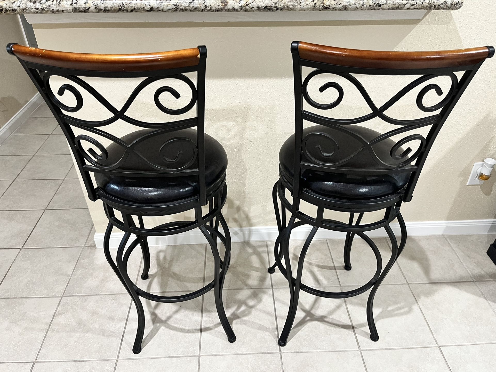 Swivel Bar Stools *Great Condition*
