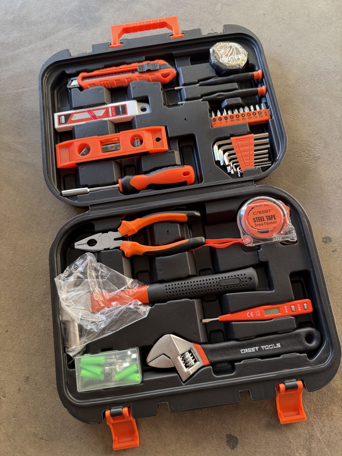 BRAND NEW TOOL SET