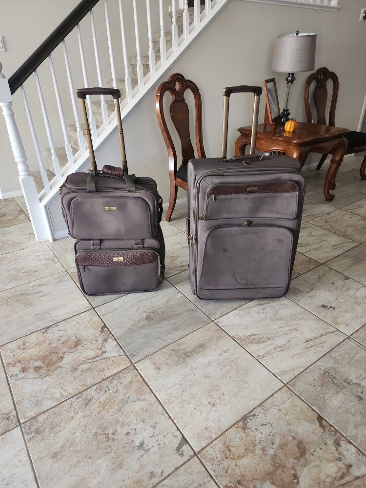 Tommy Bahama three piece luggage set