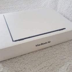 MacBook Air 13.6 Laptop - New