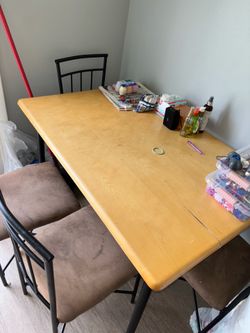 Table & Chairs