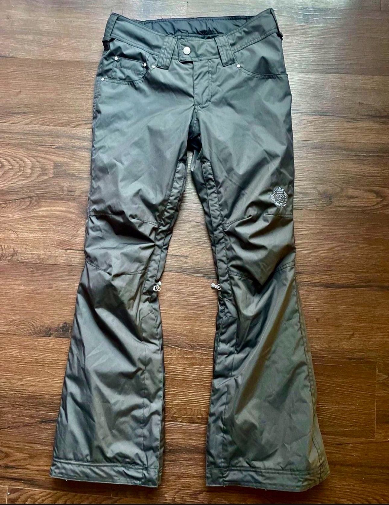 New Youth Betty Rides Snowpants , Size M , but runs bigger