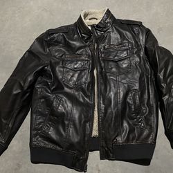 Levi Strauss Sherpa Lined Leather Jacket. Size: XL