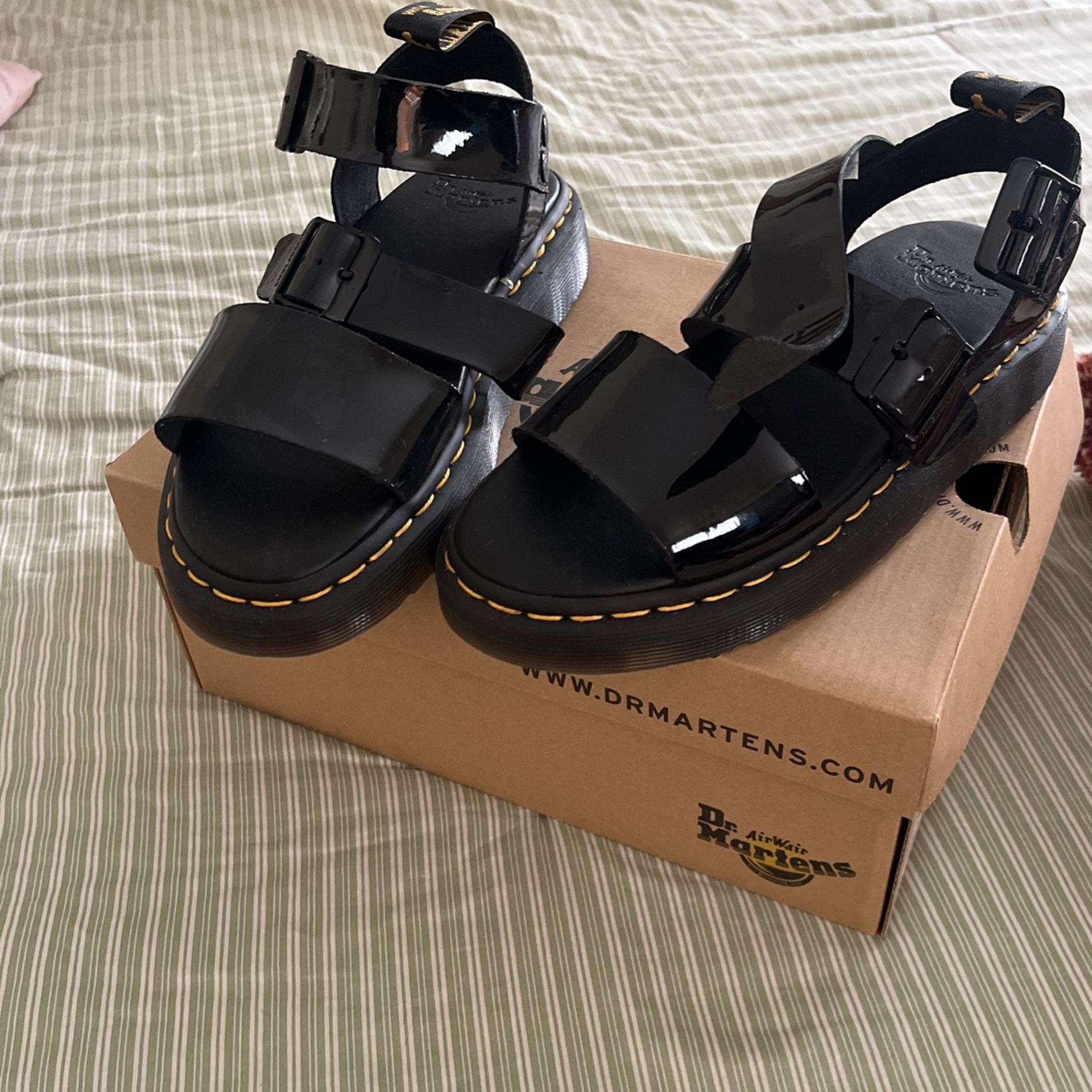 Women’s Size 7 Authentic Doc Martin Sandals