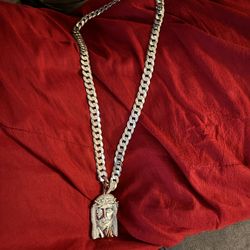 Heavy 925 Silver Cuban Chain With Jesus Pendant 