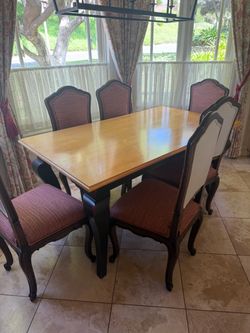 Traditional-Style  Dining Room Set ( Table and 6 Chairs)