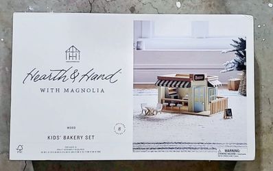 Brand New Sealed Magnolia Dollhouse