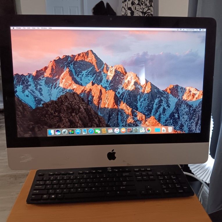 Apple iMac Desktop Computer 2011