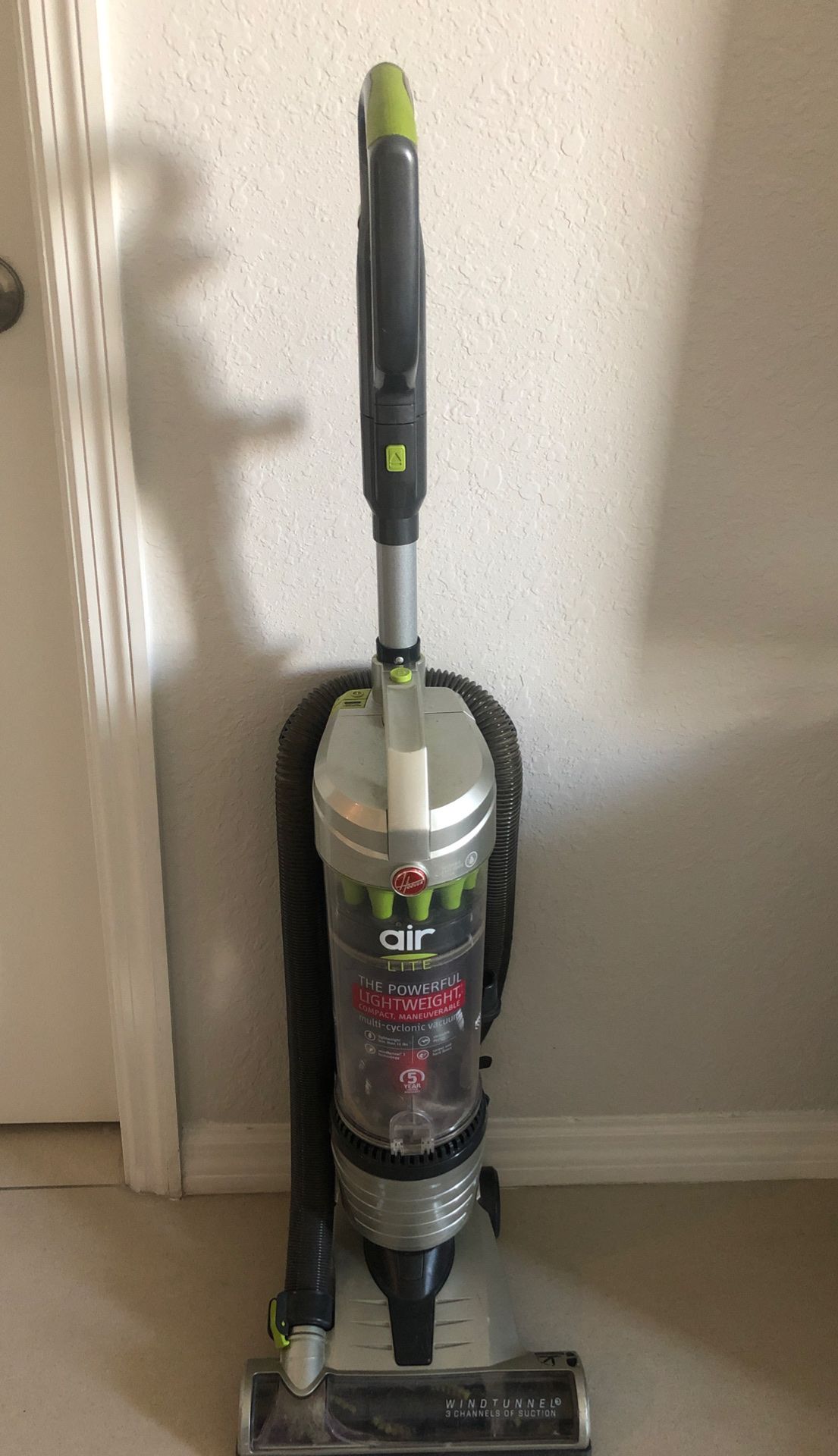 Hoover air lite bagless Vacuum