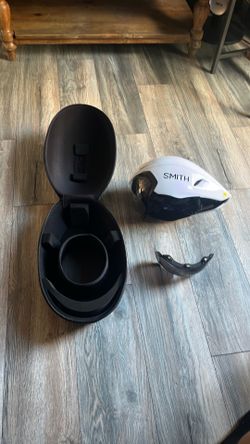 used Smith Jetstream TT MIPS helmet in good condition with the hard case and both visors (ChromaPop and clear)