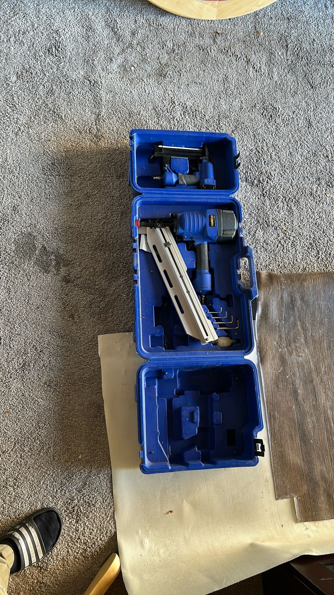 Campbell Hausfeld Pneumatic Nailer 3 Piece Combo Set in Hard Case