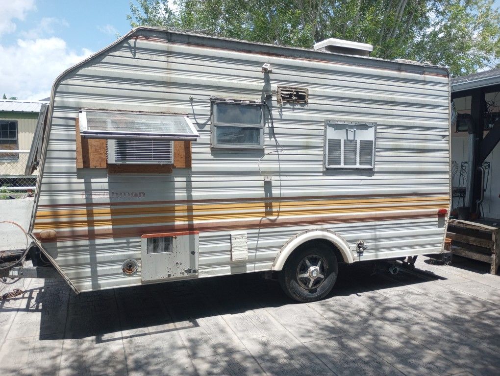 ! Camper Rv Coachmen  Need Tlc