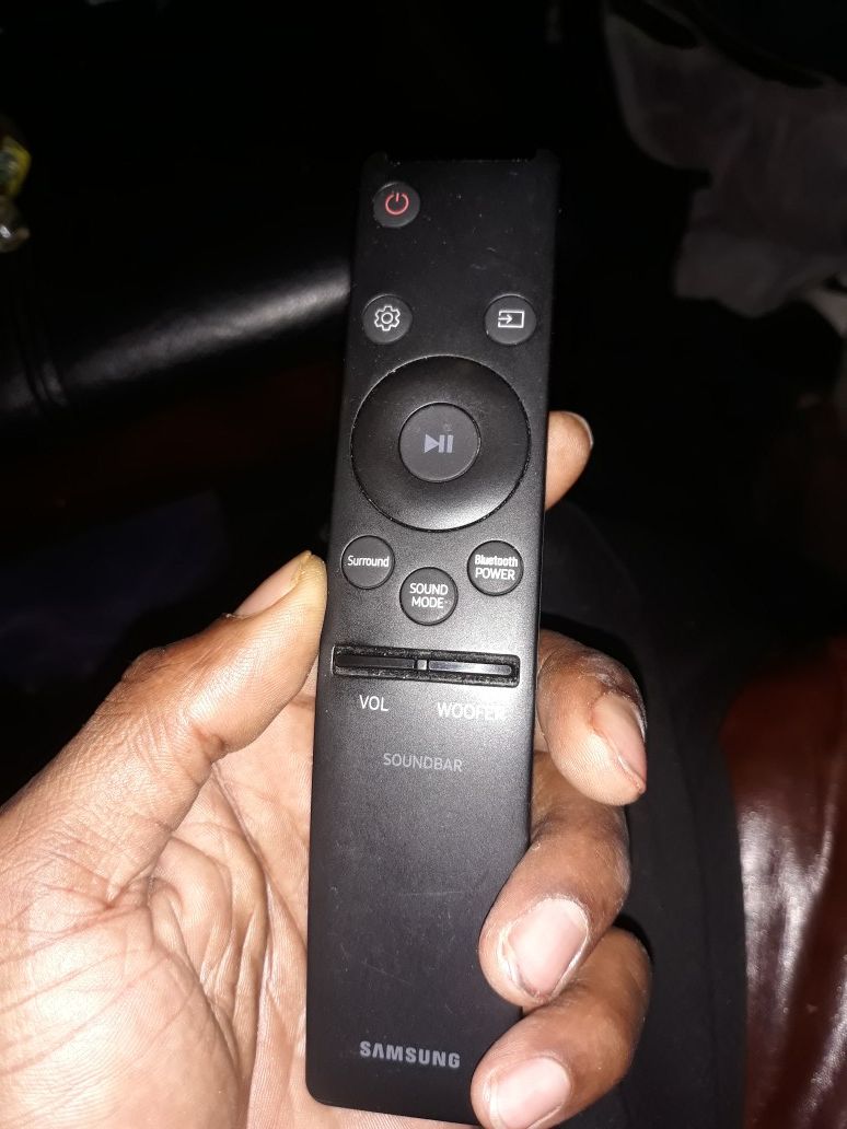 Samsung sound bar with bass tube