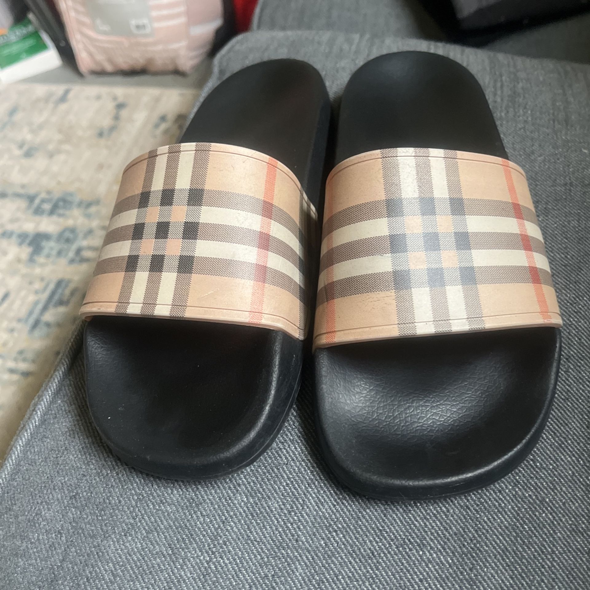 BURBERRY DESIGNER SLIDES (sale)