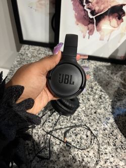 JBL Tune 500 wired headphones