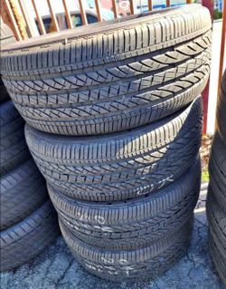 215/55R18 Briggestone Brand tires usadas en perfecta condición set of 4