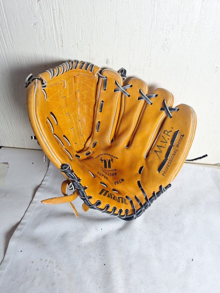 Baseball/Softball Glove, 12"