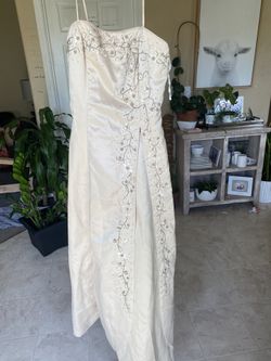 Formal dress. Prom or wedding,l