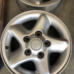 Dodge Ram 1500 Here is a set (4) - 16" Dodge Ram 1500 wheels. Originally off: 1996-2001 Ram 1500 Truck but, may fit other years an