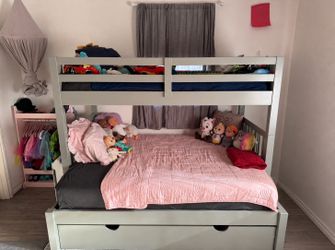 Bunk bed & trundle drawer w/mattresses