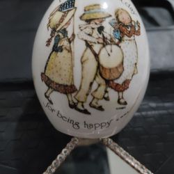 HOLLY HOBBIE "IT'S A GRAND OLD DAY FOR BEING HAPPY" US FLAG EGG 2.75"