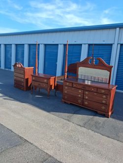 Cherry Wood Bedroom Furniture Set