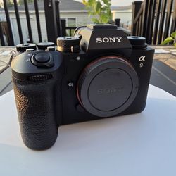Sony A9 III Full-Frame Mirrorless Camera – Excellent Condition