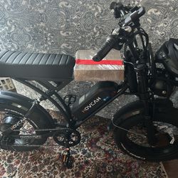 Fat tire moped style e-bike