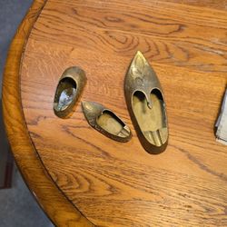 Antique Brass Shoe's Made In INDIA And Also Ash Trays
