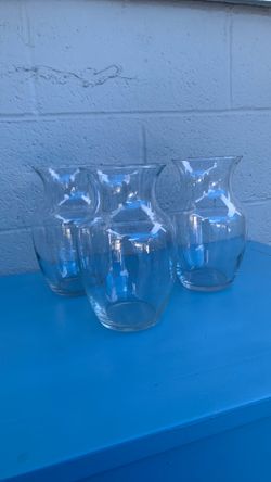 Set of 3 glass vases
