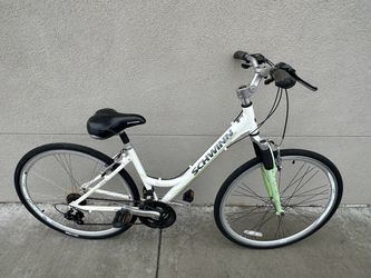 Schwinn Trailway Women's Hybrid Bicycle 17" Aluminum Frame 700C Tires