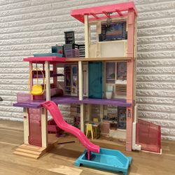 Barbie Dream House - Doll House
