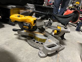 DeWalt 20V MAX 7-1/4 inch Sliding Miter Saw